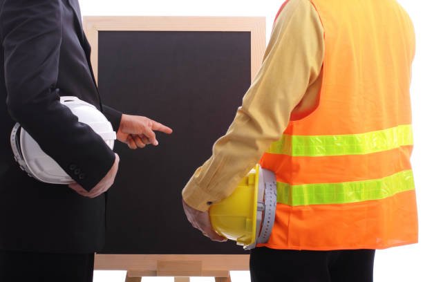 Toolbox talks and permit-to-work compliance ensure safe commencement of every activity.